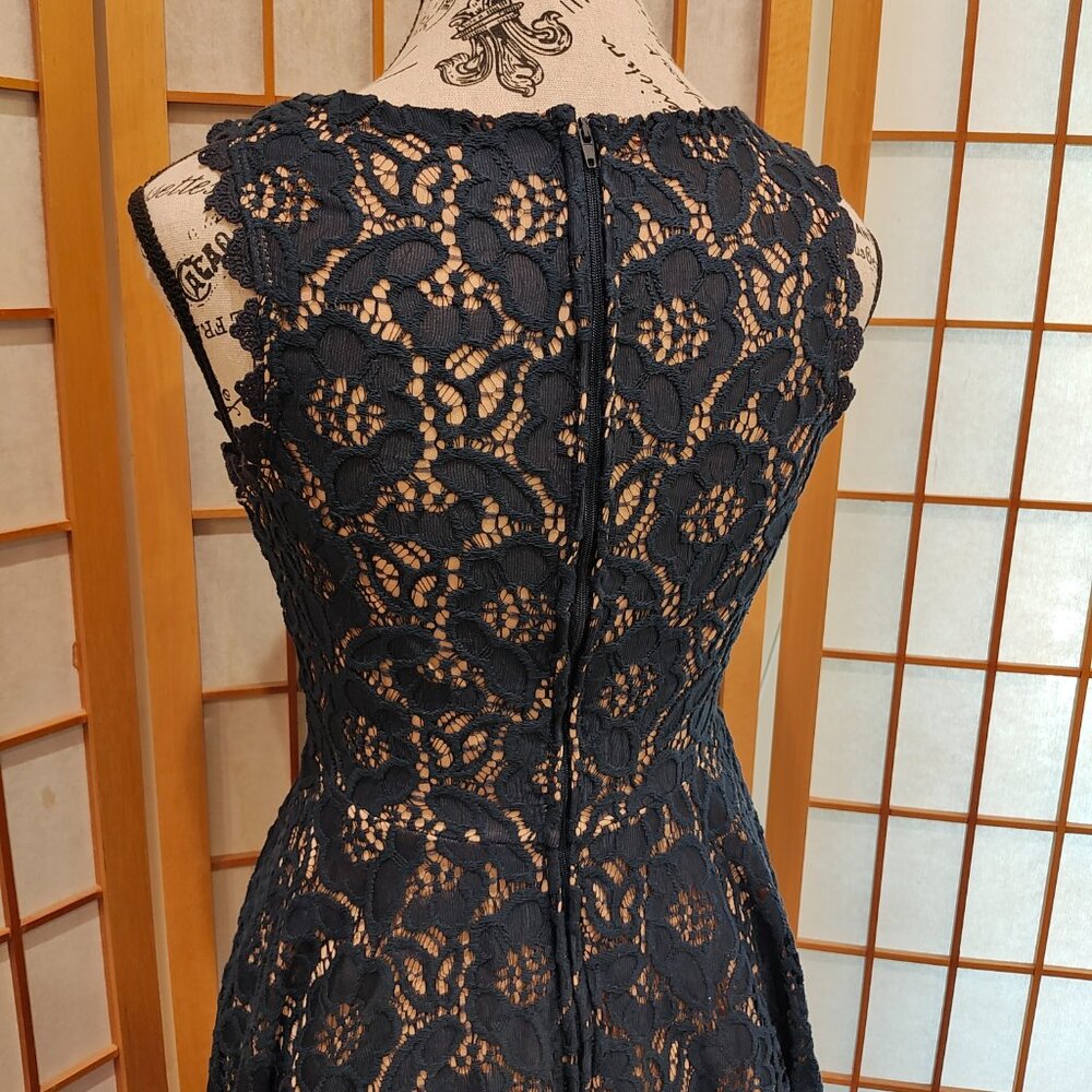 Jodi Kristopher Navy Blue and Tan Floral Lace Dress, Size 3, EUC! - Picture 5 of 6